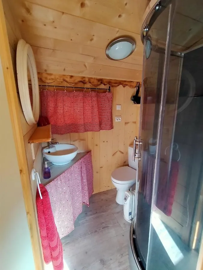 Bed and Breakfast Les Toits Rouges - Le luxe de la simplicité au bout du sentier à Saint-Étienne-de-Tinée France