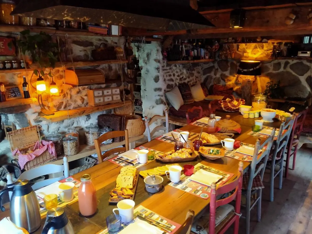 Bed and Breakfast Les Toits Rouges - Le luxe de la simplicité au bout du sentier à Saint-Étienne-de-Tinée