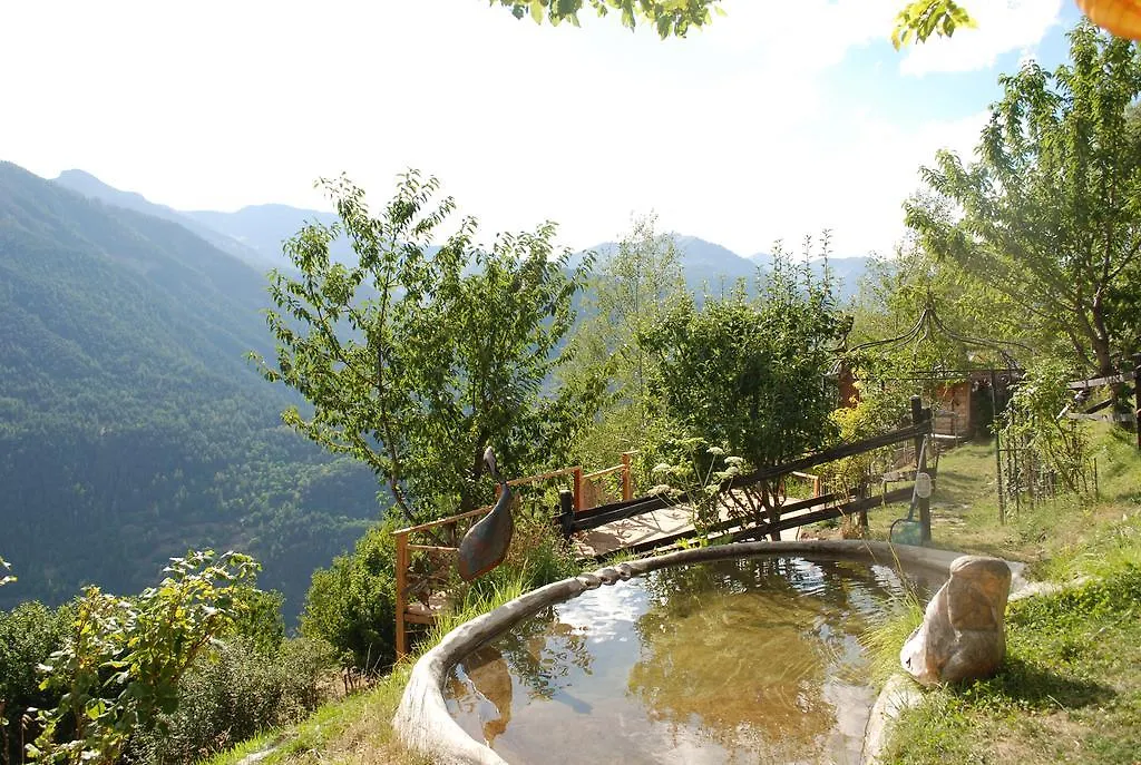 Bed and Breakfast Les Toits Rouges - Le luxe de la simplicité au bout du sentier à Saint-Étienne-de-Tinée 0*,  France